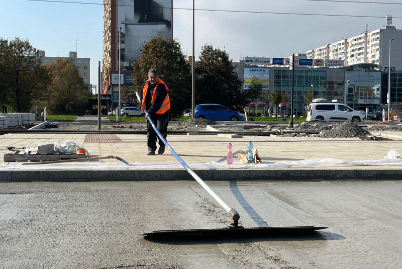 Práve realizujeme / Zastávky mestskej hromadnej dopravy - foto